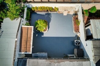 4256 SW 69th Ave in Miami, FL - Foto de edificio - Building Photo