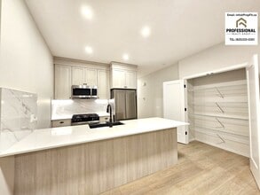 238 Orchards Blvd SW in Edmonton, AB - Building Photo - Building Photo