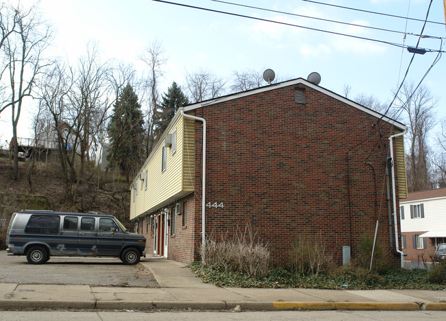 444 Wildwood Ave in Verona, PA - Foto de edificio - Building Photo