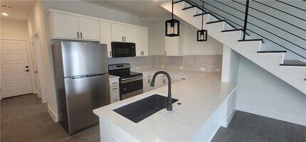 21206 Portsmouth Cove, Unit B in Lago Vista, TX - Building Photo - Building Photo