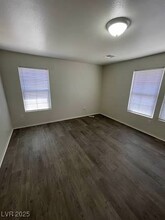 5413 Bristol Bend Ct in Las Vegas, NV - Foto de edificio - Building Photo