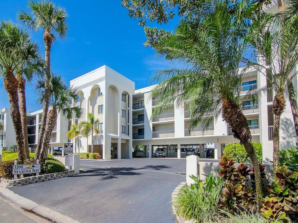 3200 Gulf Blvd in St Pete Beach, FL - Building Photo