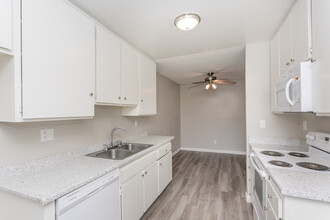 Citrus Park Apartments in West Covina, CA - Building Photo - Interior Photo