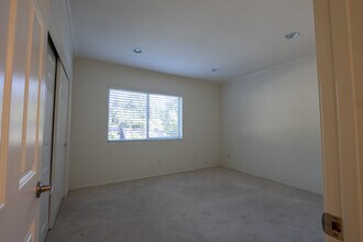 1015 N Michillinda Ave, Unit 109 in Pasadena, CA - Building Photo - Building Photo