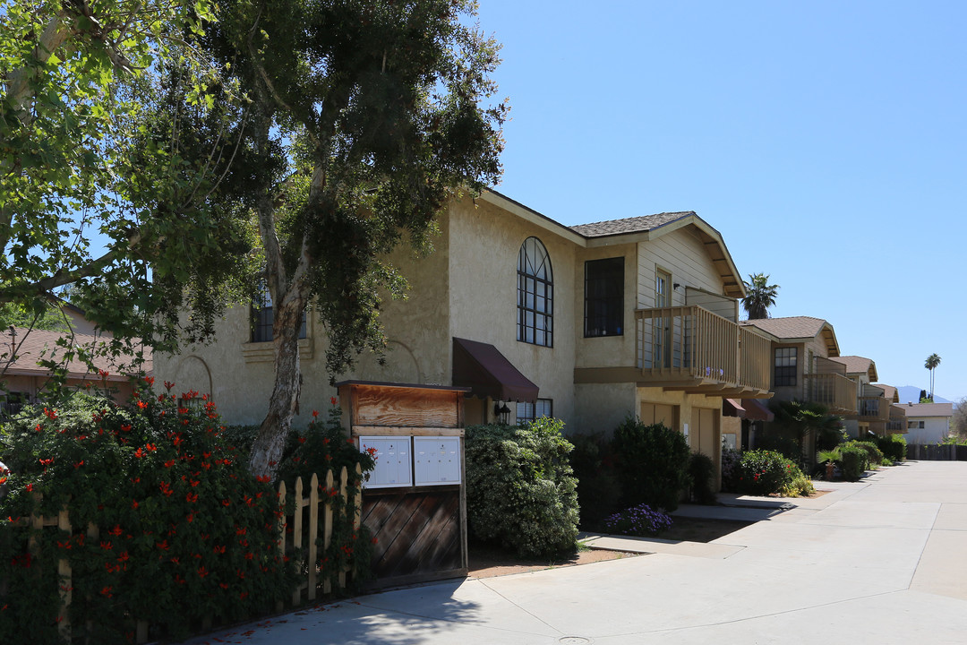 1123 Persimmon Ave in El Cajon, CA - Foto de edificio