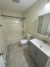 1010 W Main St in Waterbury, CT - Building Photo - Building Photo