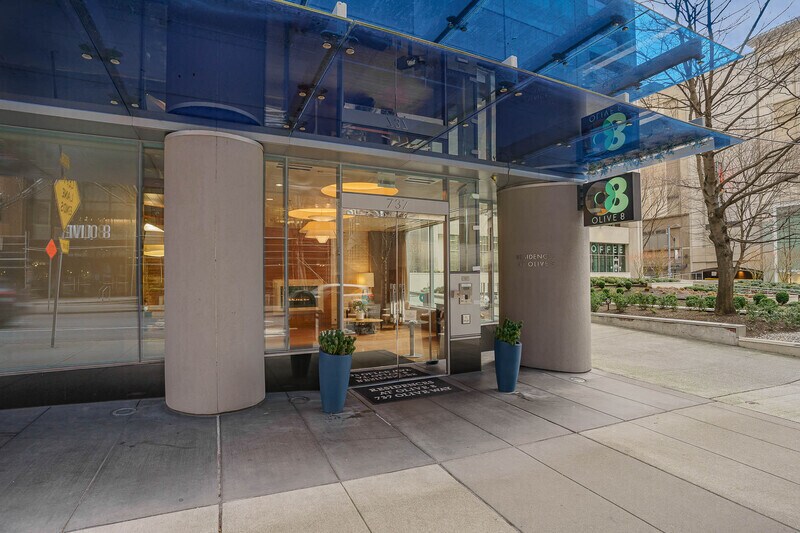 737 Olive Way in Seattle, WA - Building Photo