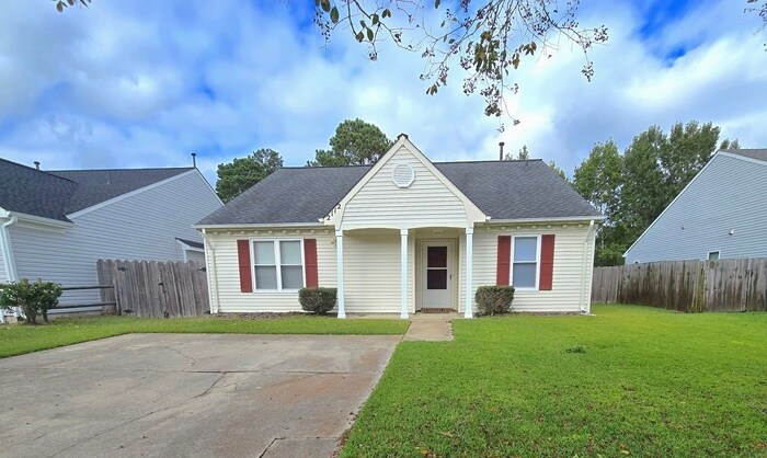 2112 Weybridge Dr in Virginia Beach, VA - Building Photo