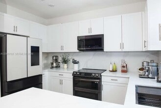 20917 NE 8th Ave in Miami, FL - Building Photo - Building Photo