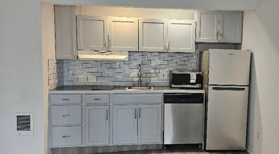 930 NW Chelsea Ct in McMinnville, OR - Building Photo - Building Photo