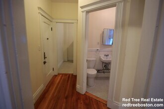 27 Park Dr, Unit 12 in Boston, MA - Foto de edificio - Building Photo