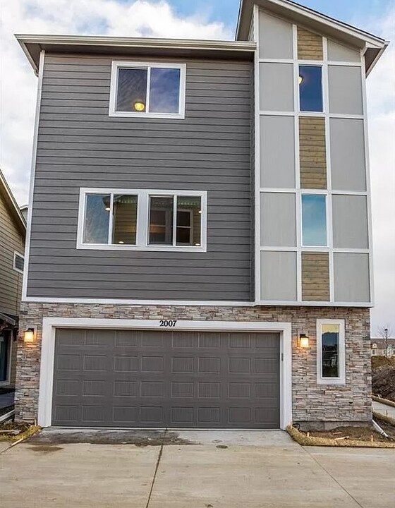 2001 Blinding Pt in Colorado Springs, CO - Building Photo