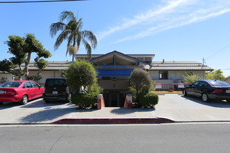 Ocean House in Laguna Beach, CA - Foto de edificio - Building Photo