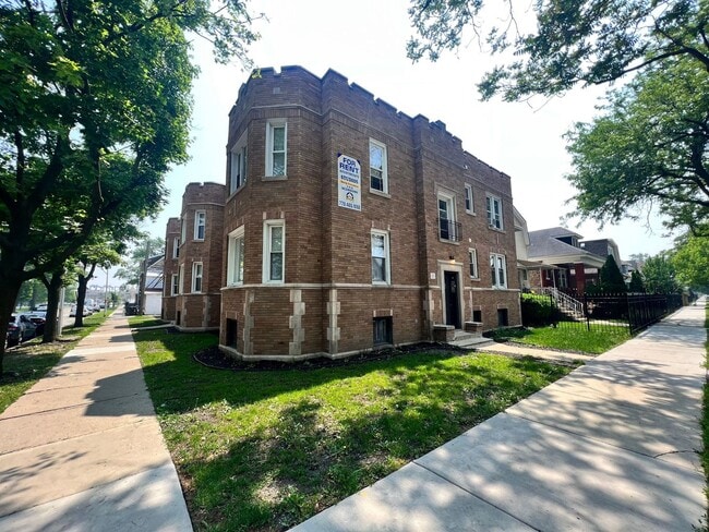 property at 5601 S Campbell Ave