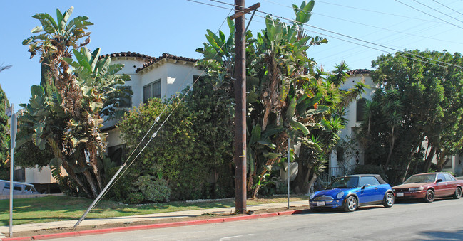 802 N Hayworth Ave in Los Angeles, CA - Foto de edificio - Building Photo