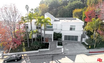 2136 Rimcrest Dr in Glendale, CA - Building Photo