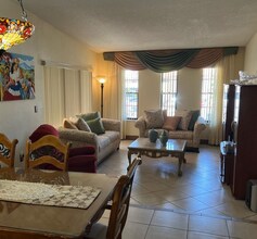 18839 NW 64th Ct in Hialeah, FL - Foto de edificio - Building Photo