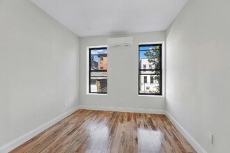 694 Ashford St in Brooklyn, NY - Building Photo - Building Photo