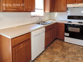 7410 Hedge Ln Terrace in Shawnee, KS - Building Photo - Building Photo