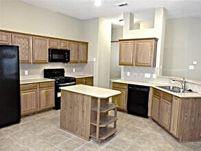 4713 Honey Creek Ct in Pearland, TX - Building Photo - Building Photo