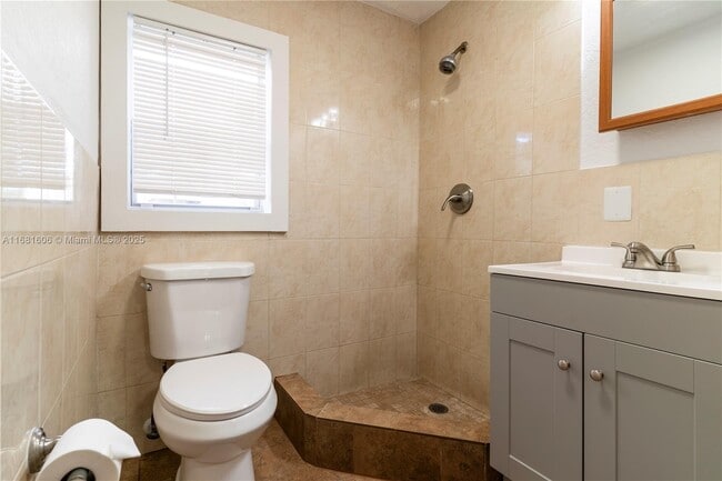 5820 Grant St, Unit 2 in Hollywood, FL - Foto de edificio - Building Photo