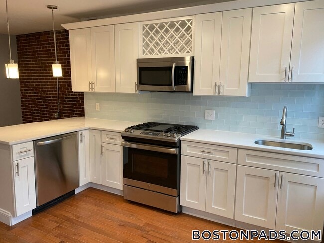 33 Chelsea St in Boston, MA - Building Photo - Building Photo