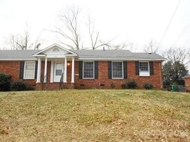 6832 Woodstream Dr in Charlotte, NC - Building Photo
