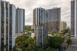 Liliuokalani Gardens in Honolulu, HI - Building Photo - Building Photo