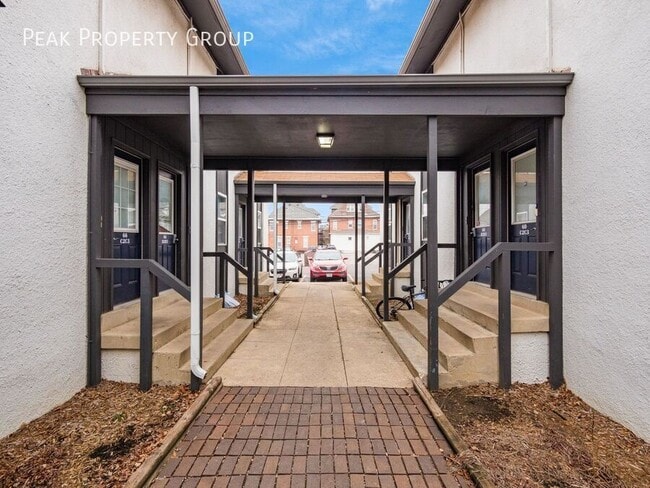 70 W 8th Ave in Columbus, OH - Building Photo - Building Photo