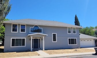 590 Wood Duck Ct in Susanville, CA - Building Photo