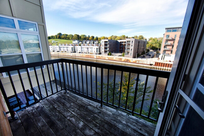 1915 N Water St in Milwaukee, WI - Building Photo - Building Photo