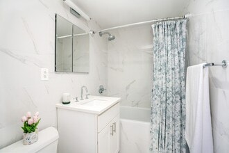 792 Columbus Ave in New York, NY - Building Photo - Building Photo