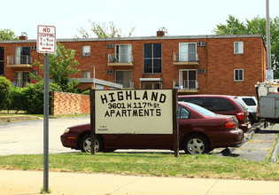 Highland Manor Apartments in Cleveland, OH - Building Photo - Building Photo