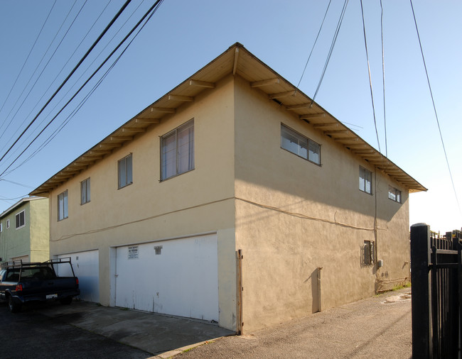 229 E Tamarack Ave in Inglewood, CA - Building Photo - Building Photo