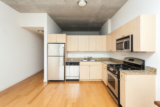 235 W Van Buren St, Unit # 04418 in Chicago, IL - Building Photo - Building Photo