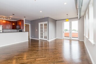 3550 W Montrose Ave, Unit 501 in Chicago, IL - Building Photo - Building Photo
