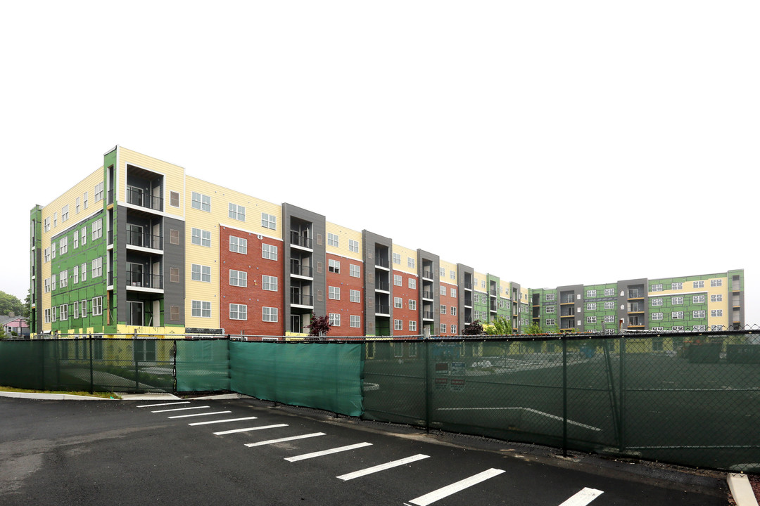 Lofts at Tourister Mill Phase II in Warren, RI - Foto de edificio