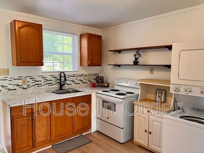 4 Katra Ln in Asheville, NC - Building Photo - Building Photo