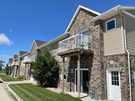 Stonebridge Villas in Minot, ND - Building Photo