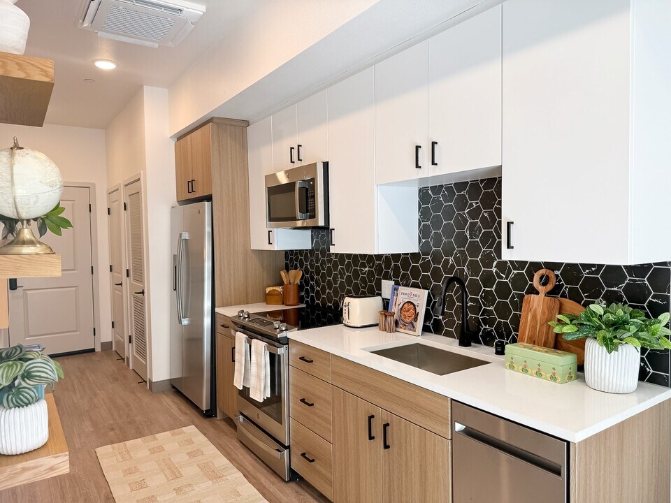 ANOVA Aggie Square in Sacramento, CA - Foto de edificio