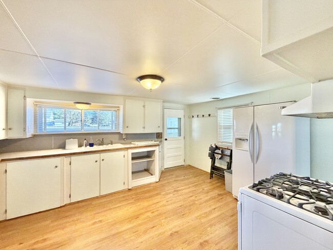 2107 W Avalon Rd in Janesville, WI - Building Photo - Building Photo