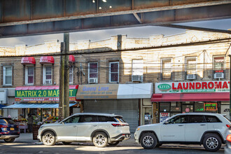 10707 Liberty Ave in Ozone Park, NY - Foto de edificio - Building Photo