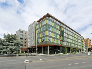 Augusta Apartments in Seattle, WA - Foto de edificio - Building Photo