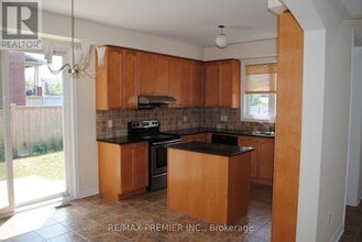 1 Poulias Ave in Richmond Hill, ON - Building Photo - Building Photo