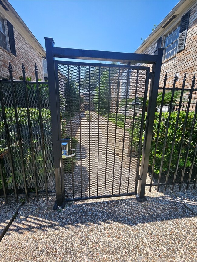 property at 7900 Westheimer Rd