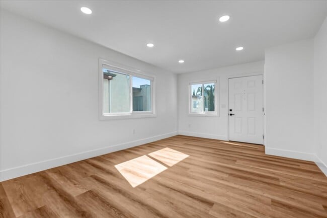 18652 Libra Cir in Huntington Beach, CA - Building Photo - Building Photo