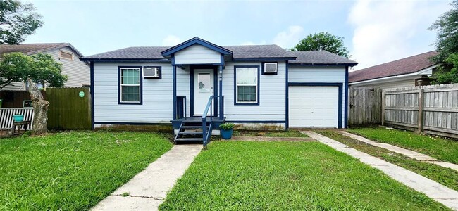 property at 707 W 6th St