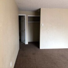 248 W Clark St in Medford, OR - Building Photo - Building Photo