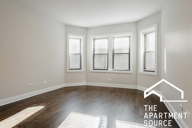 2232 N Sawyer Ave, Unit 3E in Chicago, IL - Foto de edificio - Building Photo