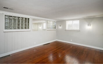 2146 Wyndhurst Rd in Toledo, OH - Building Photo - Building Photo